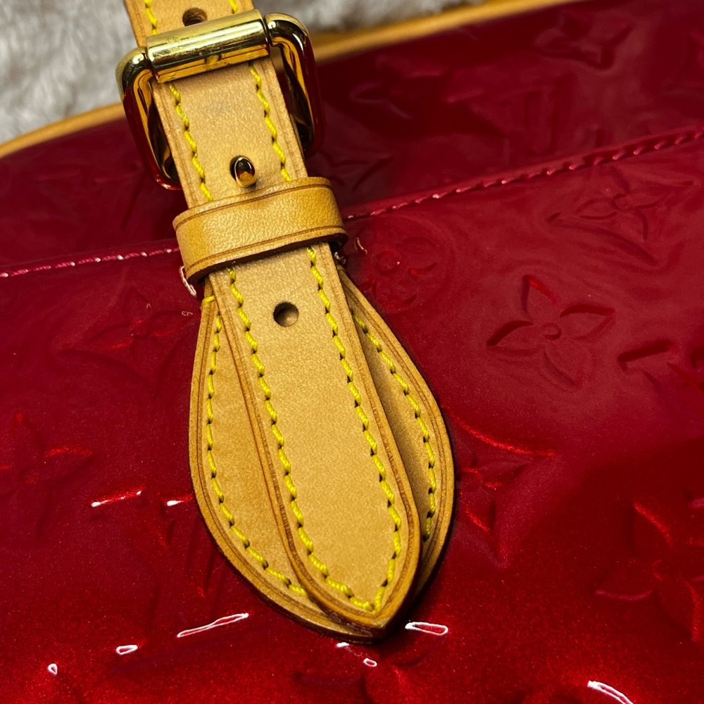 ♥️SOLD♥️ Louis Vuitton Summit Drive Vernis RED - Picture 4 of 12